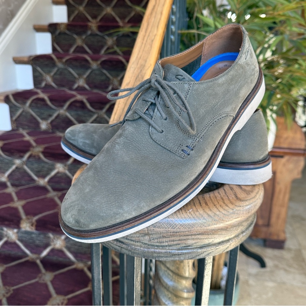 CLARKS MALWOOD men’s olive green slip on lace up suede shoe size 9 1/2 W - Picture 3 of 11